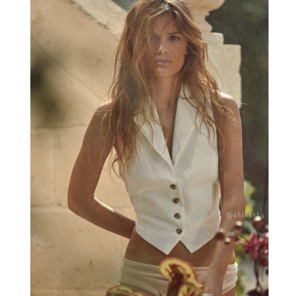 Zara White Sleeveless Button-Up Top